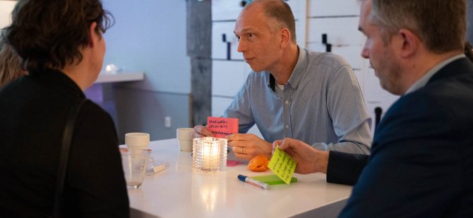 Hendrik Jan met post-its